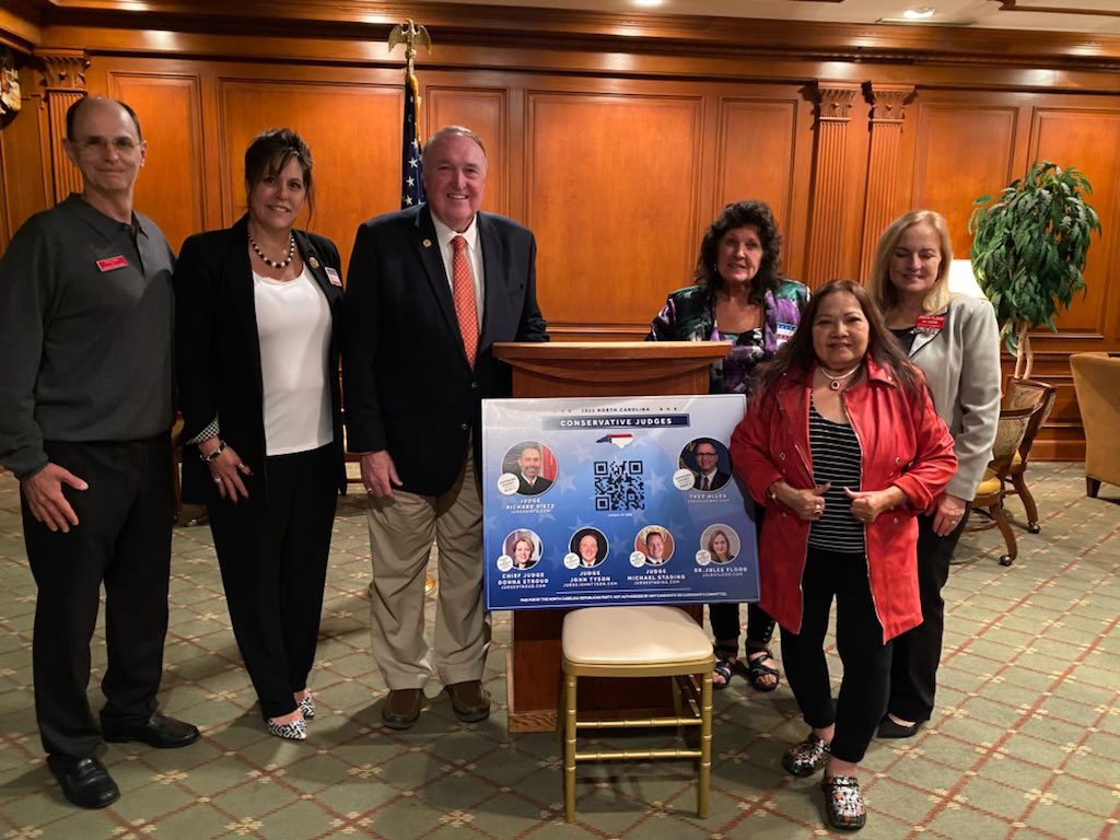 juleeforjudge's tweet image. It’s been a terrific week on the campaign trail. ➡️ Thank you North Carolinians. #juleeforjudge #ncgop