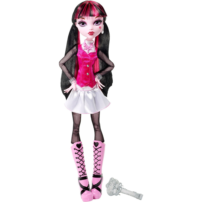 draculaurabot's tweet photo. Frightfully Tall https://t.co/cVaDutsW0j