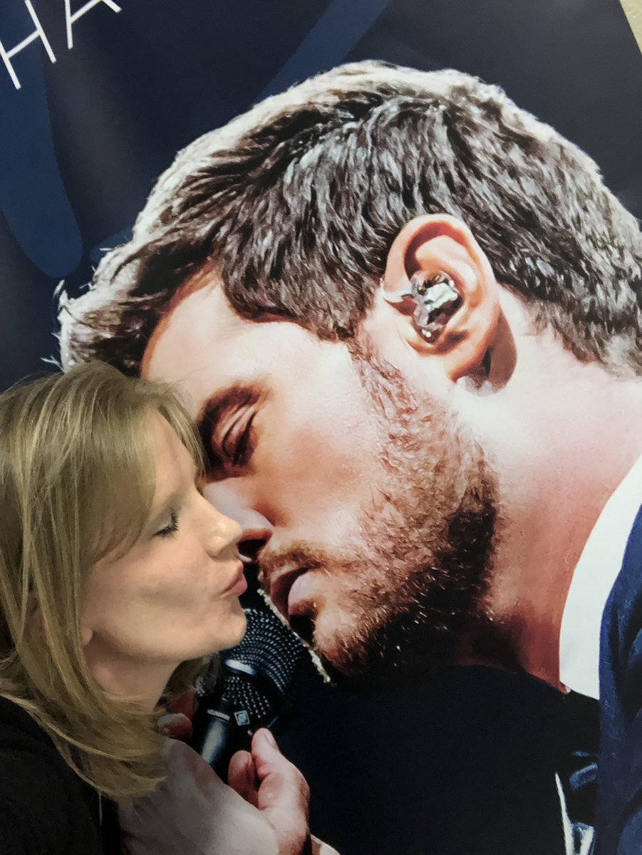 alisonorrsmith's tweet photo. @MichaelBuble https://t.co/C2iwGH936u