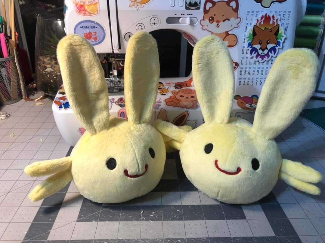 emberfallplush's tweet photo. Bun-buns!
#videogames #slimerancher #slime #cottonslime #bunnyslime #slimerancher2 #etsy #plush #Plushies #finishedplushies #emberfallplush https://t.co/ucZz8NkgcK