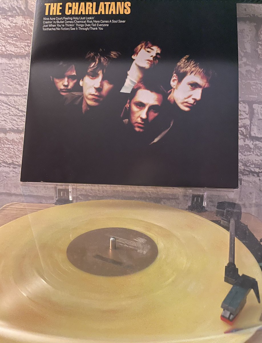 Tonight’s tipple. What a beautiful vinyl and the music is great too! @thecharlatans @Tim_Burgess