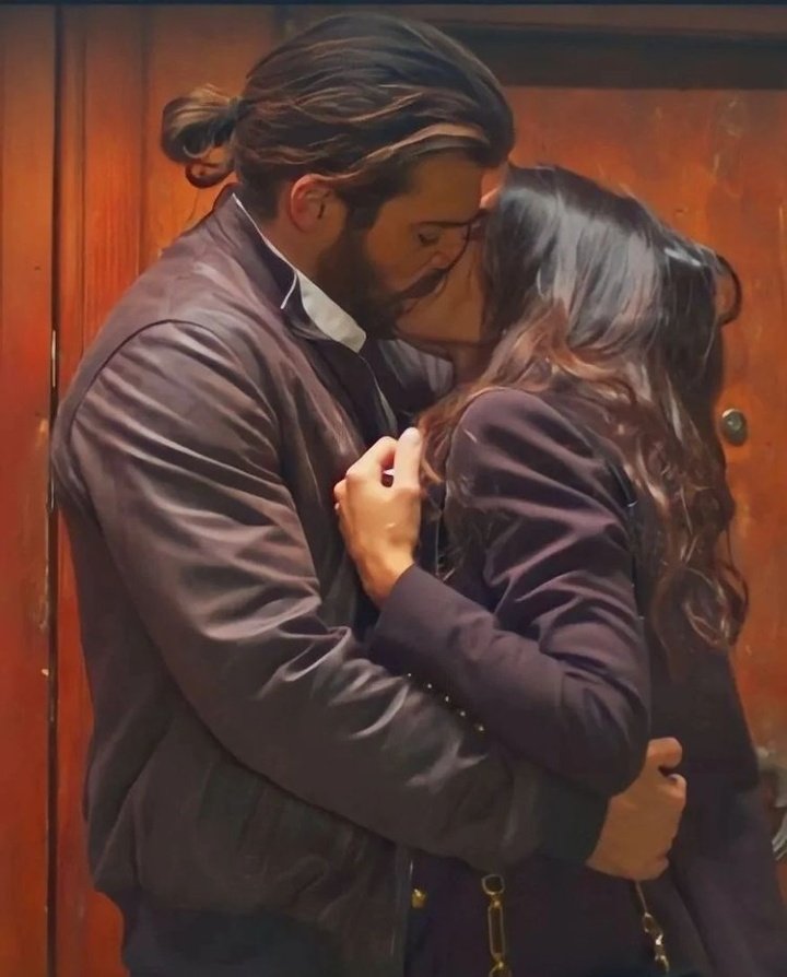 FrancesRinort's tweet photo. Comida de morros el segundo viernes.
🥳 ¡VENGA... ALEGRÍA!

#ViolaComeIlMare
#FrancescaChillemi #CanYaman♡ https://t.co/k8ZcP6rkQx