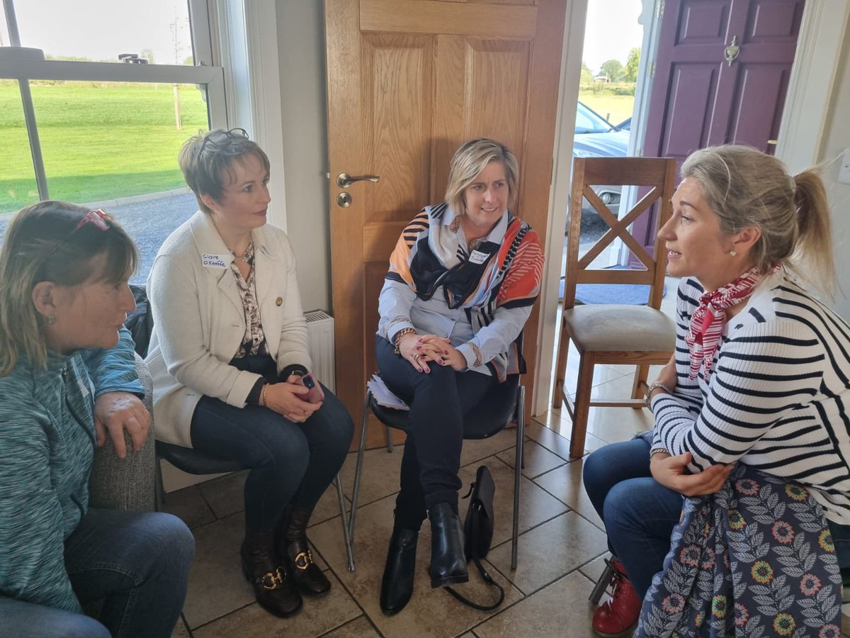 Time management was on the agenda at todays DWI event in Tipperary. Take time to identify your priorities (family, friends, self etc) and ensure time is allocated to these. Don’t miss out on 'Me' time.. Self care is very important. 👩🏼‍🌾✍🏻🐄💆‍♀️ #womeninag #irishdairy #grasstomilk