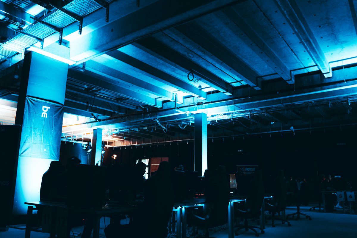 JeremyLuebbert's tweet photo. Draußen wie drinnen einfach geniale aussicht! Wetter perfekt und das licht in der Eventhalle wird für RICHTIG GEILE Fotos sorgen!
@rcadia_official @EPICDUDESGAMING #ALIVE2020 https://t.co/WbBVemIS64