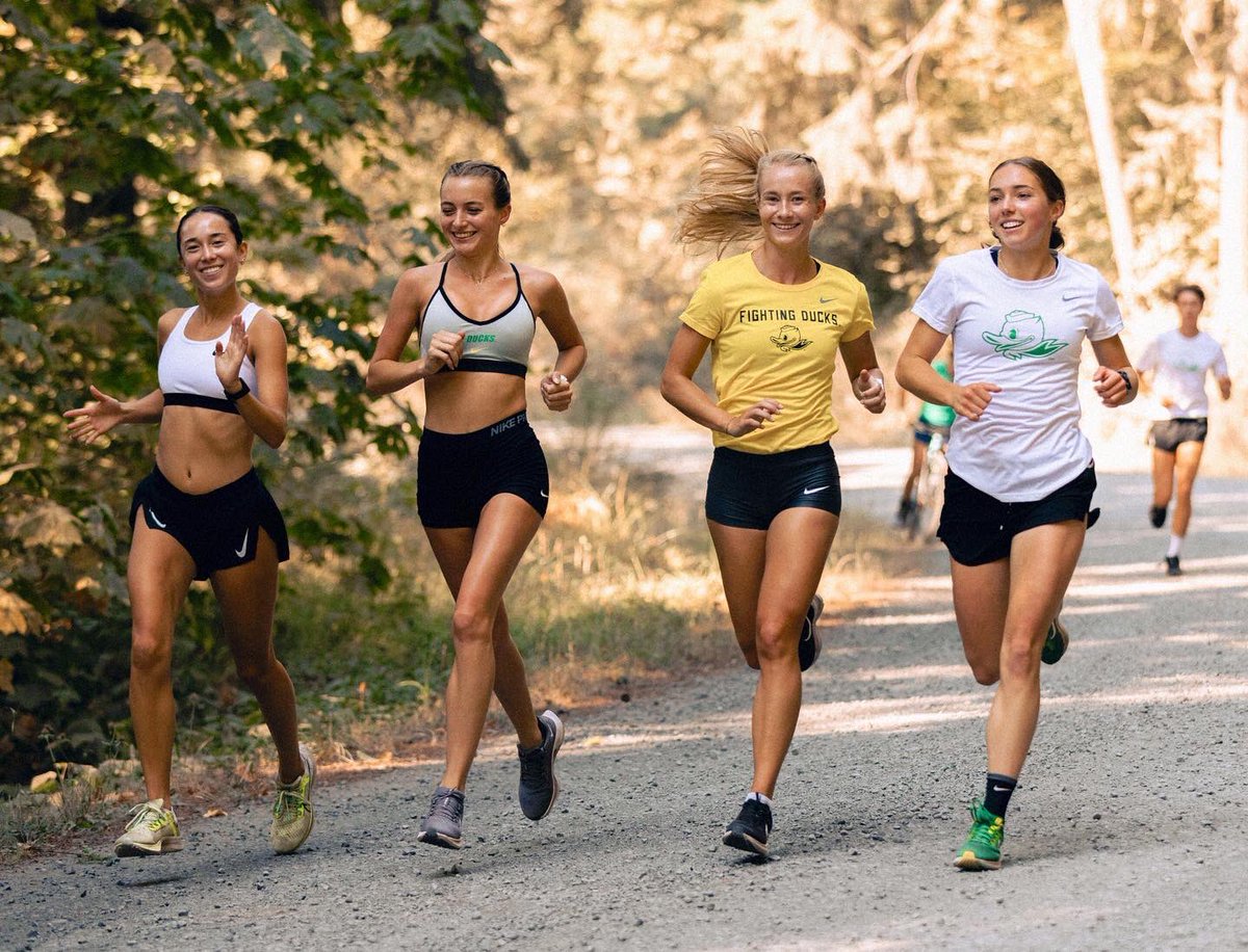 Nicole1500m's tweet photo. some long run smiles https://t.co/Sthx3lqtne