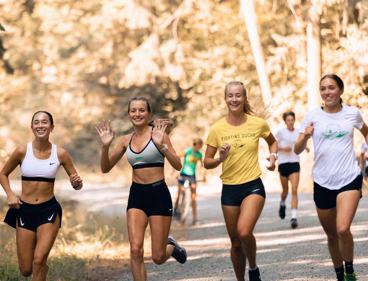 Nicole1500m's tweet photo. some long run smiles https://t.co/Sthx3lqtne