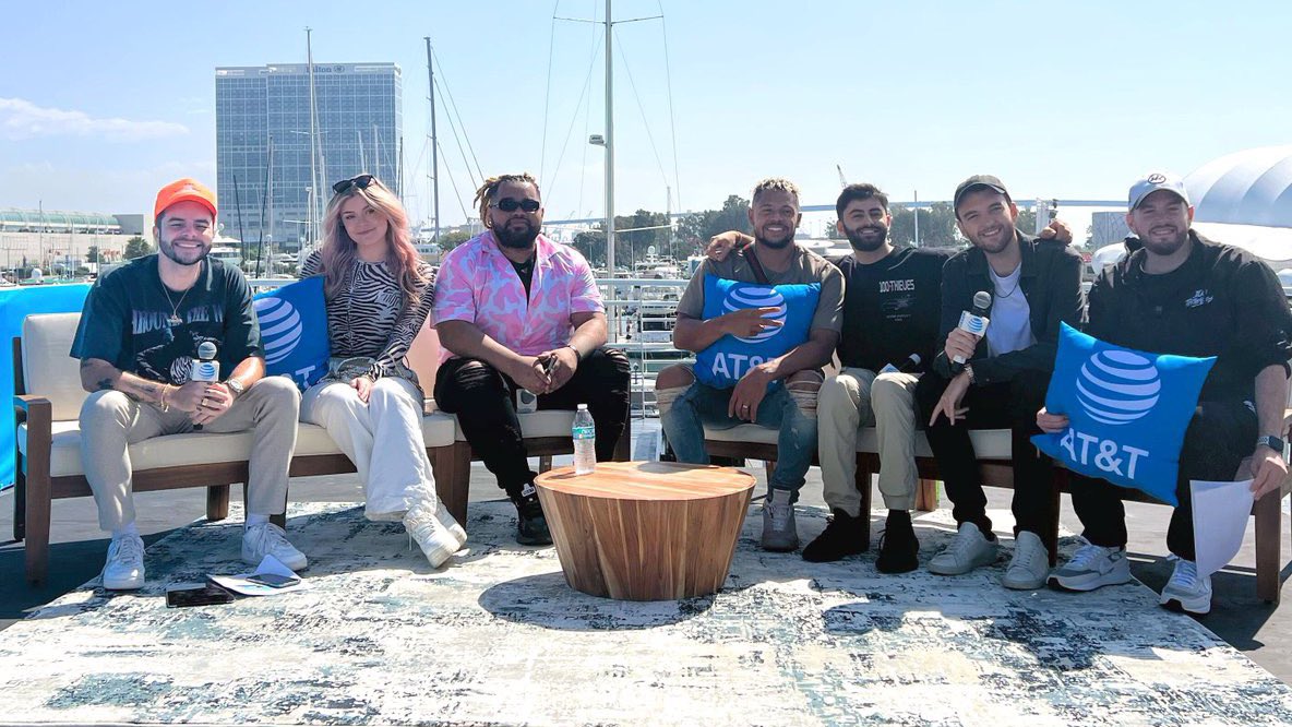 100Thieves's tweet photo. Tune in NOW 🚨 

We’re live-streaming We Three Thieves in San Diego on a boat 🤯 Powered by @ATT

https://t.co/EorArGihns https://t.co/qymlWz9ir2