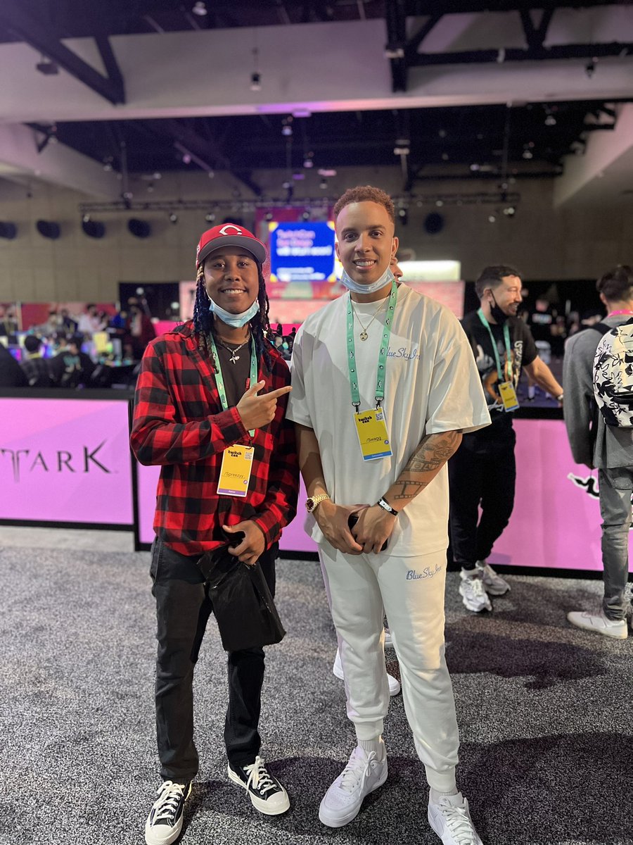 Spreezyy_'s tweet photo. Finally got to meet the goat @Swagg https://t.co/MxgSK82Hma