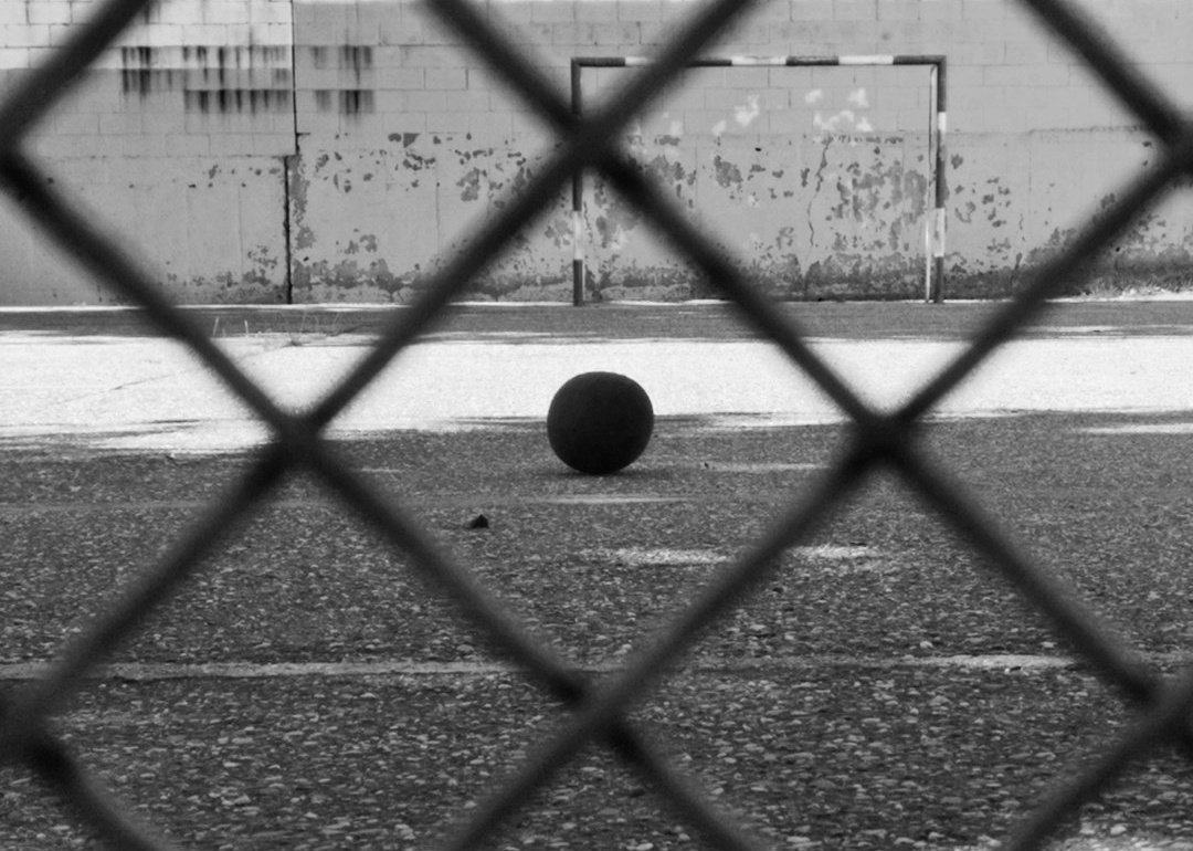 Socdocent's tweet photo. Ens passem la vida buscant un xut que ens converteixi en gol.
Sovint ens oblidem que som la pilota, i que sense nosaltres no hi ha ni xut ni gol. https://t.co/9I6gsBkcZC