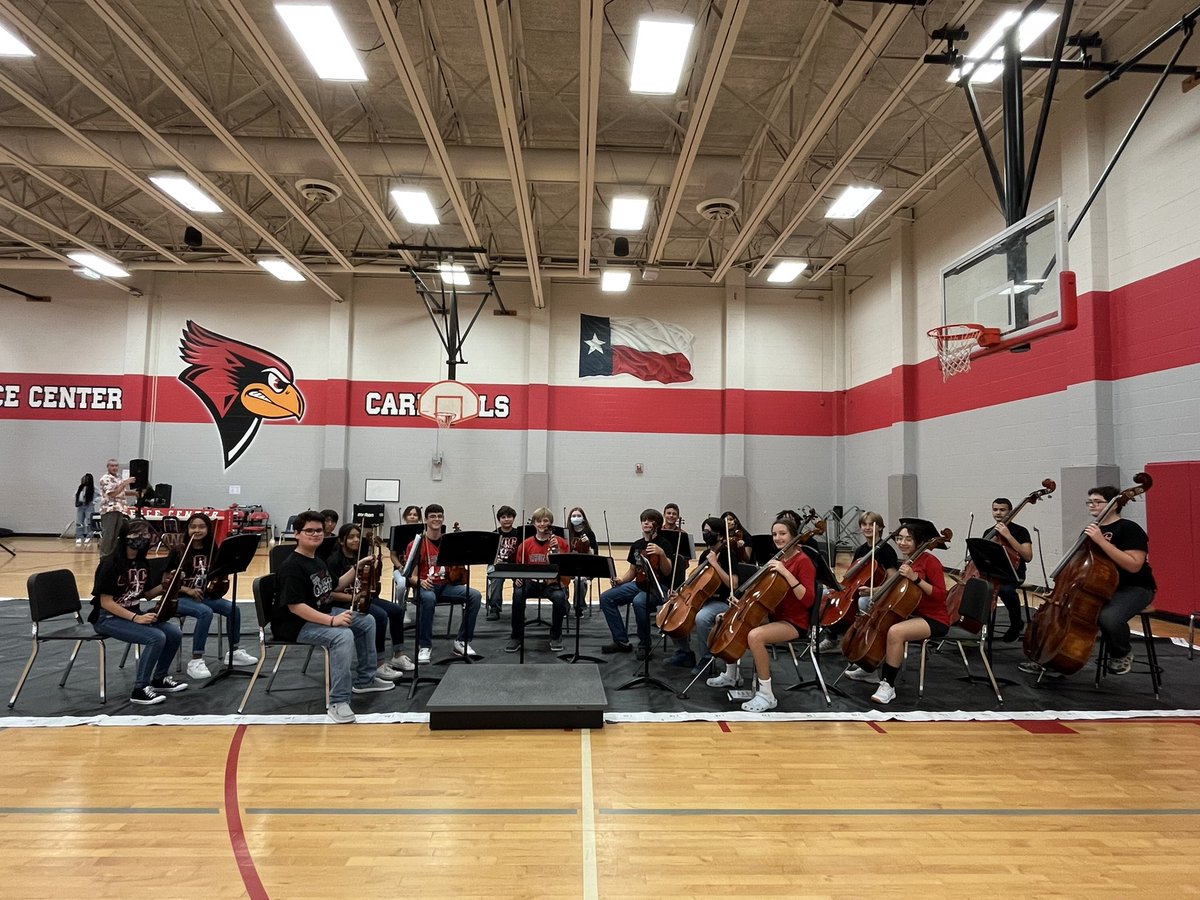 SCIS_Orch's tweet photo. Big day to end the first nine weeks at @SCIS_CCISD with our amazing intern, Ms. Kissick, wrapping up her time here-and our first schoolwide leadership rally since before COVID! @TexasTech @CCISD_VPA @ClearCreekISD @TMEA #Synergize https://t.co/yt7cmu1JTv