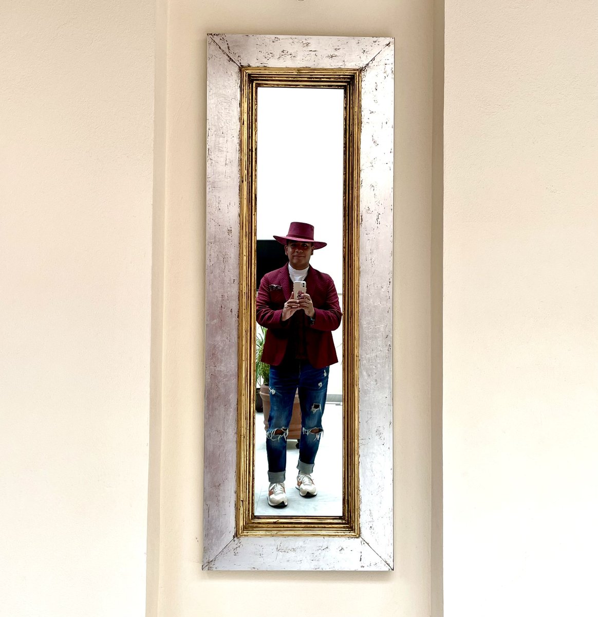 HomerikiPS's tweet photo. “¡la autenticidad lo es todo! tienes que despertarte cada día y mirarte en el espejo y querer estar orgulloso de la persona que está devolviéndote la mirada.” 🪞
#espejo #reflejo #imagen #mirror #instamirror
#gay #gayisokay #gayguy #instagay
#oaxaqueñopresumido https://t.co/0NcZ4Gjt0y