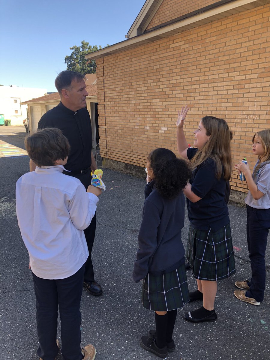 MrsMGallo's tweet photo. Ice Cream fun on a Friday!Thank you Mayor O’Leary #CAWstrong #Standup4caw @CAWaterbury #MayorOLeary https://t.co/RoVEa2f3Sw