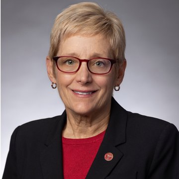 SCULEADScholars's tweet photo. We join in celebrating the Inauguration of our 30th @SantaClaraUniv President Dr. Julie Sullivan who is also First-Gen herself! Click below to read her advice to our First Gen Students.
https://t.co/dPjRjBVQa8
#SCU30 #FirstGenAtSCU https://t.co/wAWFx3Gm6h