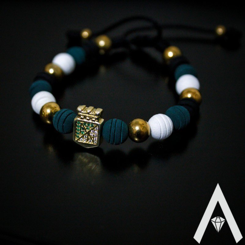 FootEnColombie_'s tweet photo. Bonjour 👋🏻 

Je recherche activement et désespérément ce style de bracelet de l’Atletico Nacional.

Je recherche également tout types de bijoux de clubs colombiens ou des Cafeteros.

Mes dm sont ouverts si vous en possédez. N’hésitez pas ! https://t.co/omzrSjExuy
