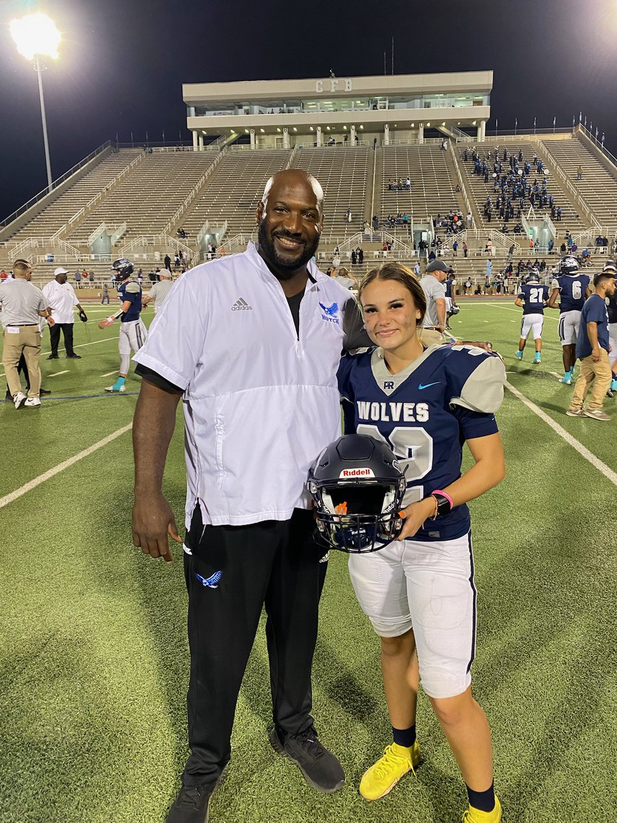 During last night's varsity football game, I had an opportunity to witness a pioneer in the sports. 
Bree Mosley <a href="/BresaidiesM/">BREE M. 🇺🇸/🇲🇽</a> is the starting varsity kicker for the Football Team. @RanchviewPTR <a href="/PutterRenee/">Renee Putter</a> 
Breaking barriers &amp; taking names. Bree, We support you &amp; your dreams!