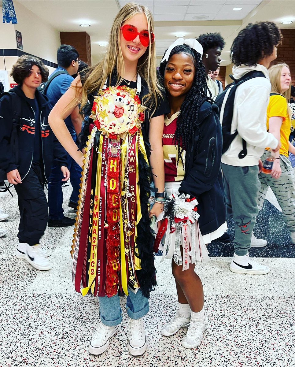 saginawhstx's tweet image. MUMS ❤️💛