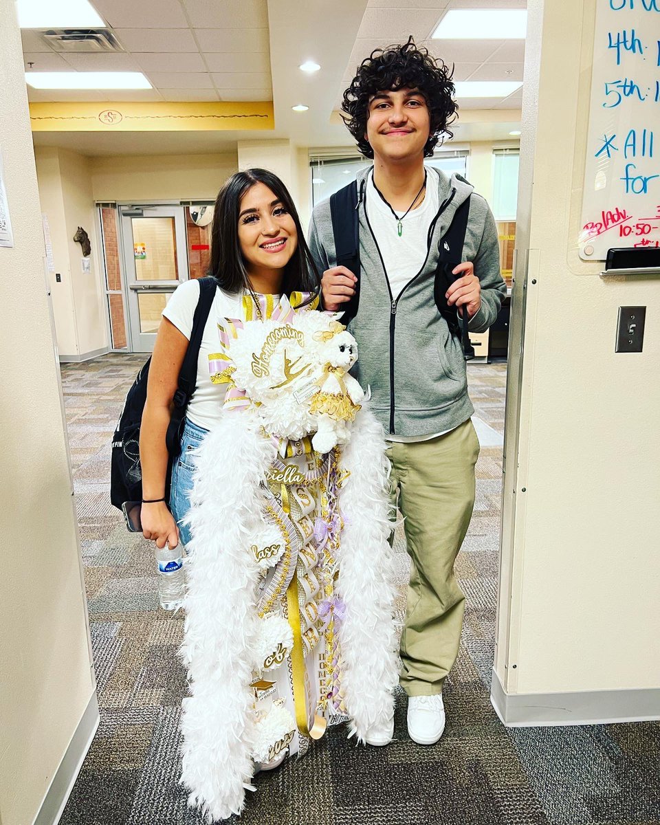 saginawhstx's tweet image. MUMS ❤️💛