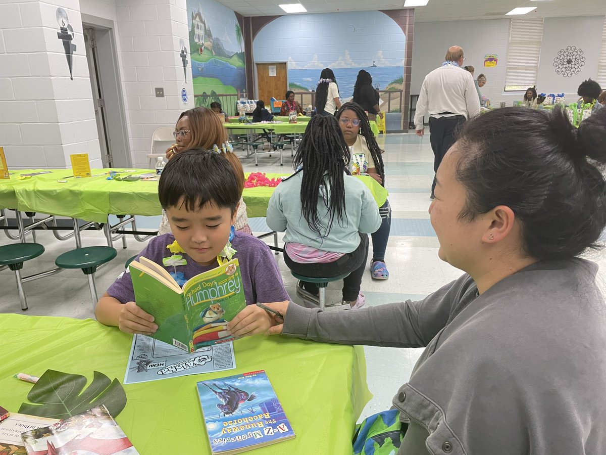 CherryvalePrin1's tweet photo. Cherryvale Elementary School brought the islands of Hawaii to Sumter with our Title I Literacy Luau Family Reading Night! #Aloha #ForTheLoveOfReading @SumterSCSchools @DrShirleyGamble @CherryvaleElem @DrWrightSupt https://t.co/jktydh0d6Q
