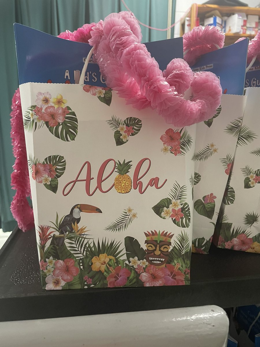 CherryvalePrin1's tweet photo. Cherryvale Elementary School brought the islands of Hawaii to Sumter with our Title I Literacy Luau Family Reading Night! #Aloha #ForTheLoveOfReading @SumterSCSchools @DrShirleyGamble @CherryvaleElem @DrWrightSupt https://t.co/jktydh0d6Q
