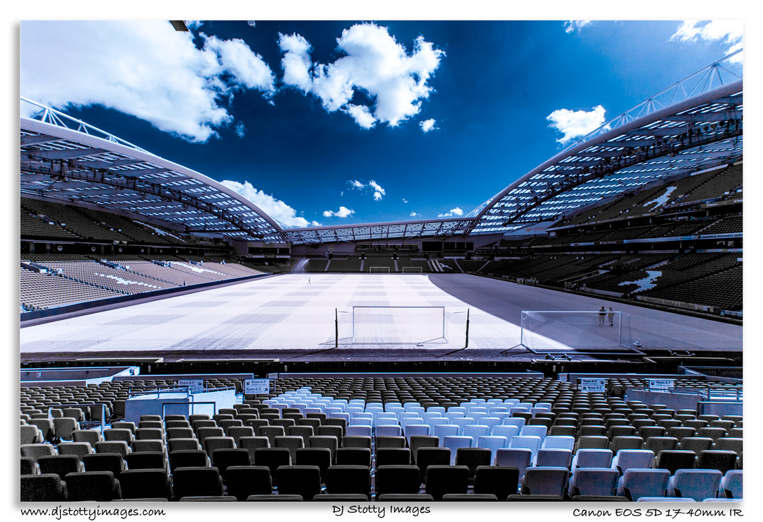 djstottyimages's tweet photo. Spent the #InternationalBreak on an #InfraRed Photography Workshop so along the camera came to the #AmericanExpressCommunityStadium #AMEX the next day ahead of the @BHAFCWomen vs @ReadingFCWomen game on Sunday 25 September 2022. Here is pitch taken ahead of the match ⚽️
#Marmite https://t.co/epsEISVM4O