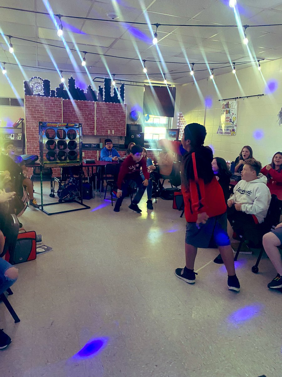 kaseybwood's tweet photo. We love Grudgeball BUT we love, LOVE the leveled up version, Grudgeball 2.0. @AlbertvilleAIS  #ElementOfSurprise #StudentEngagement #LiveIn35
#KeepSwinging #ForTheA #TheBatteryWithMrsWood https://t.co/AaUuzDLi2o