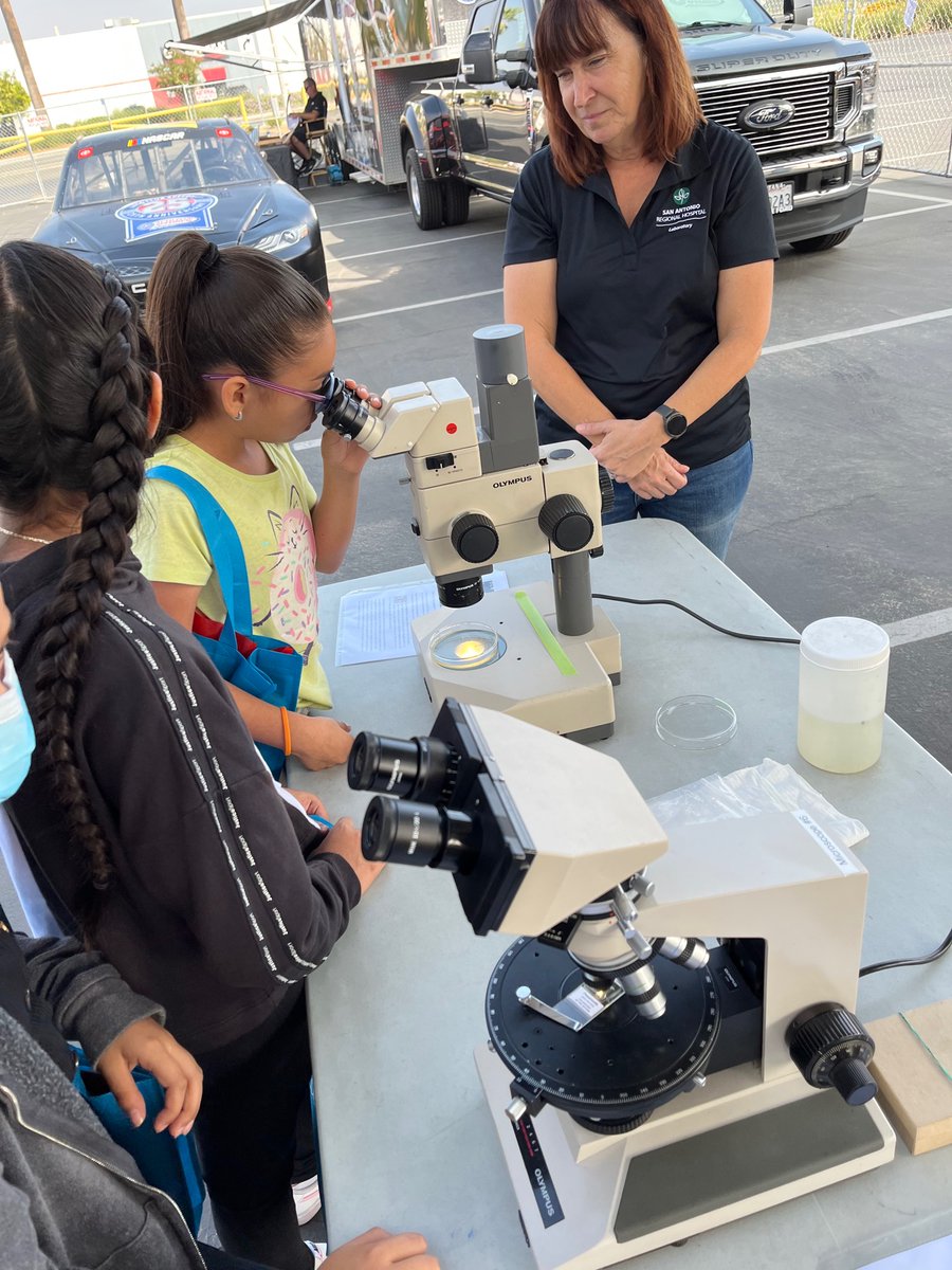 ACisnerosEdD's tweet photo. First field trip as an AP was a success! All fourth graders went to#STEPCon22 and couldn’t stop talking about how cool it was! #AdminWin #TeacherWin #STEM #EduTwitter https://t.co/b8UUR1VEUR