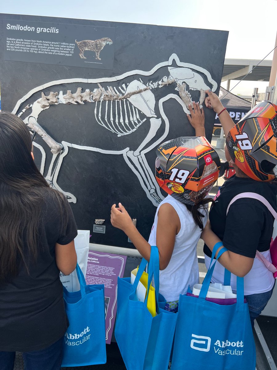 ACisnerosEdD's tweet photo. First field trip as an AP was a success! All fourth graders went to#STEPCon22 and couldn’t stop talking about how cool it was! #AdminWin #TeacherWin #STEM #EduTwitter https://t.co/b8UUR1VEUR