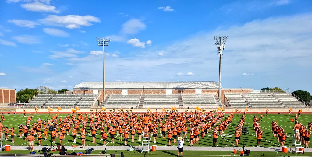 mrskristinhaney's tweet photo. UT Longhorn Band practice with my girl, thanks to no school for kids and PD for teachers! โค๏ธ ๐ค
#texasouweekend #raisingherright #hookem https://t.co/tRqcT6dvfJ