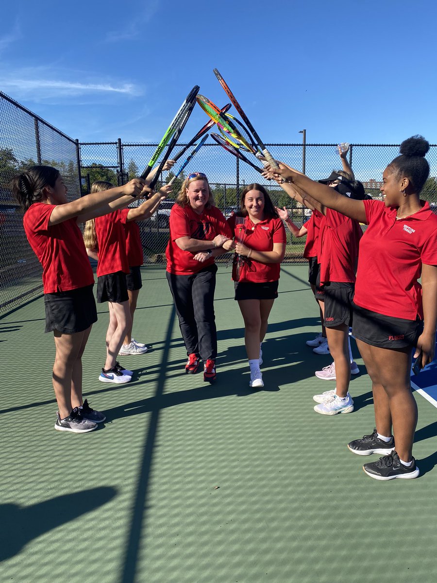 mgustray's tweet photo. Celebrated our Seniors last night &amp; worked hard for the win. Grateful for our 2 captains &amp; excited to see what’s up ahead for them @Scarlet_Fliers https://t.co/pgN6d6811Q