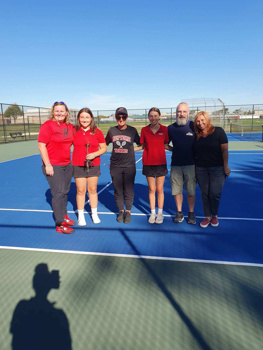 mgustray's tweet photo. Celebrated our Seniors last night &amp; worked hard for the win. Grateful for our 2 captains &amp; excited to see what’s up ahead for them @Scarlet_Fliers https://t.co/pgN6d6811Q