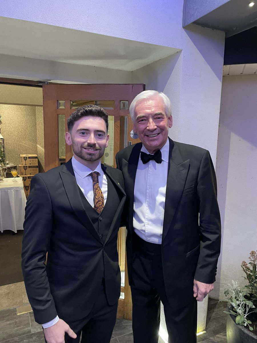 maccafraidh's tweet photo. #FHBA22
Delighted to be at the @Ferm_Herald Business Awards tonight in the Killyhelvin.
Bhí sé fíor-dheas a bheith labhairt i nGaeilge le @PaulClark_UTV anocht fosta. Bhí sé go hiontach mar Fhear an Tí! https://t.co/vugi7N0lga