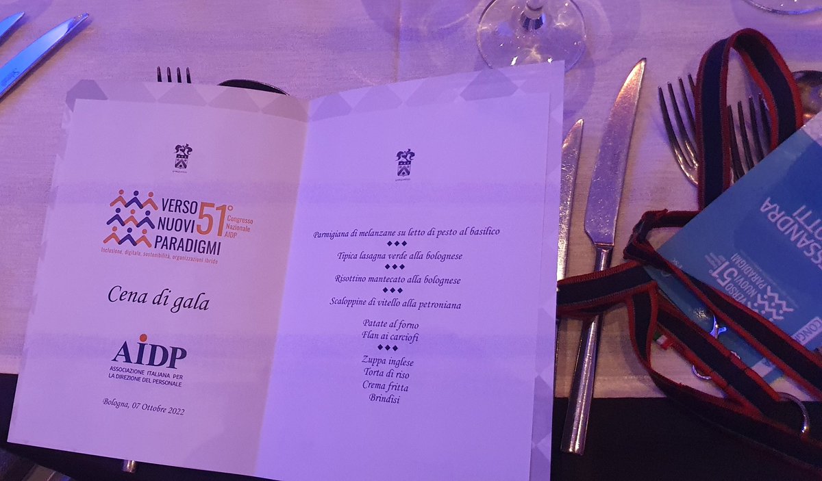 Dopo un romantico aperitivo bordo piscina, inizia la Cena di Gala. Atmosfera splendida, il modo migliore per andare insieme #versonuoviparadigmi AIDP2022