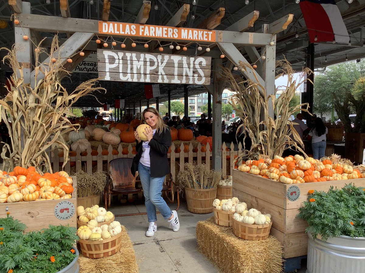 MOON_STRUC's tweet photo. Great field trip with our impact Vanguard trainers! Learning how to make flyers about the farmers market!Thank you @SheenaKapadia and  @956Christine for making learning so fun!   @ICanReadDallas @AppleEDU    @AaronDaffern @DigitalDISD  #everyonecancreate @Mo1Ramirez https://t.co/e09YNLhNH0
