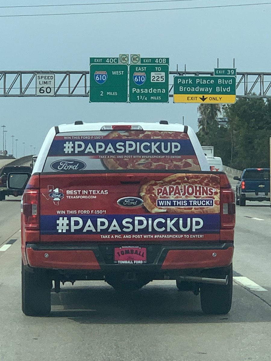 johnnyspage's tweet photo. Stuck in Houston traffic and Papa Johns out here making me hungry #PAPASPICKUP https://t.co/jRO98IGQUs