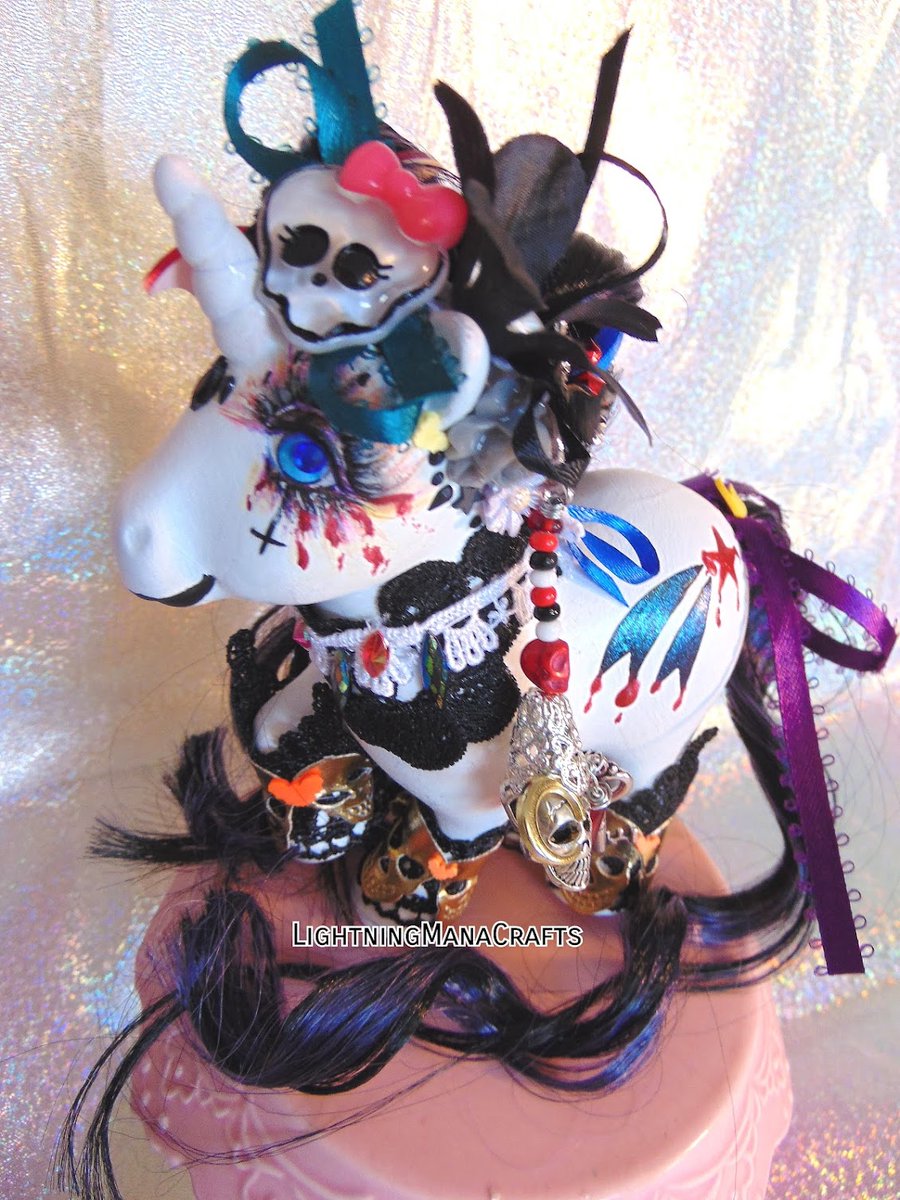 ManaCrafts's tweet photo. Gothic Glory ready in time for adoption during Spooky Season!
Etsy listing: https://t.co/W5pH5g7WNo
#unicorn #goth #gothic #glorymlp #mlpfanart #MLP #mylittlepony #mlpart #pony #g1mlp #custompony #mlpcustom #custommlp #spookyseason #spookyvibes #Halloween2022 #mlpcollector #80s https://t.co/VDg9wakQNi