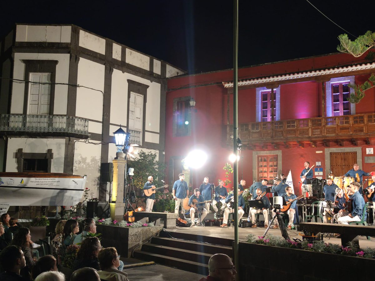cmtomasmorales's tweet photo. La parranda Araguaney cierra los actos de la subida del bote Poeta Tomás Morales a la casa Natal en la Villa de Moya.

#eventos #concierto #casamuseotomasmorales #bote #fundacionbotepoetatomasmorales #cabildodegrancanaria #acamfe #tomasmorales #cultura #villademoya #musica https://t.co/f6GAo9pN1b