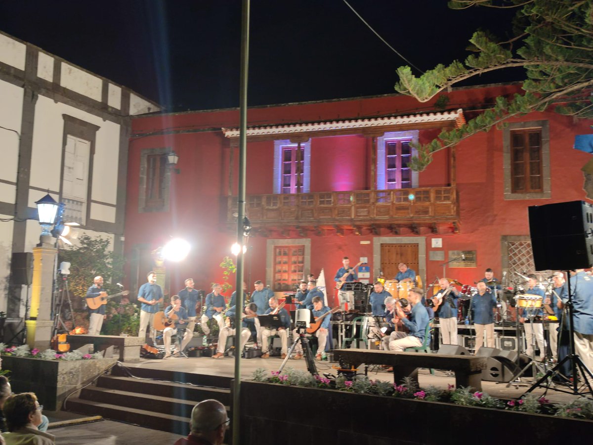 cmtomasmorales's tweet photo. La parranda Araguaney cierra los actos de la subida del bote Poeta Tomás Morales a la casa Natal en la Villa de Moya.

#eventos #concierto #casamuseotomasmorales #bote #fundacionbotepoetatomasmorales #cabildodegrancanaria #acamfe #tomasmorales #cultura #villademoya #musica https://t.co/f6GAo9pN1b