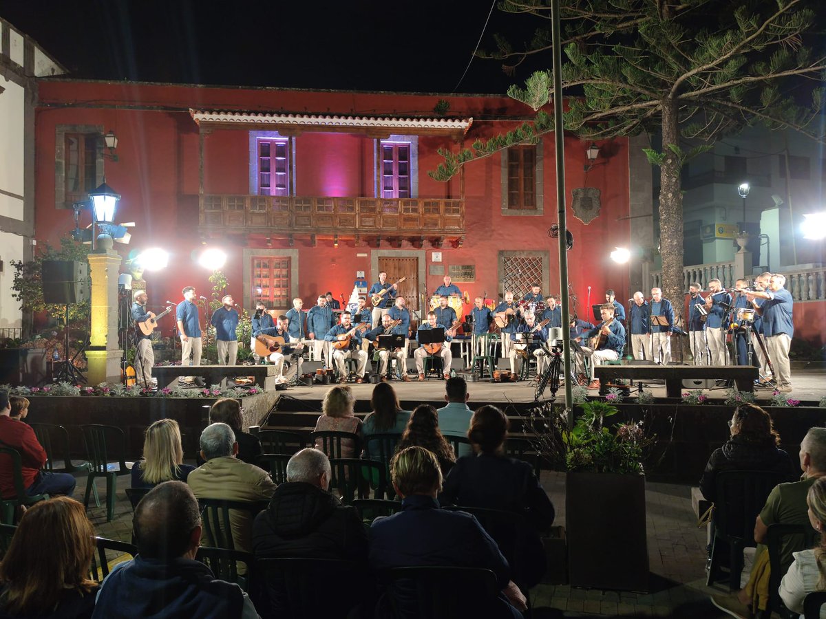 cmtomasmorales's tweet photo. La parranda Araguaney cierra los actos de la subida del bote Poeta Tomás Morales a la casa Natal en la Villa de Moya.

#eventos #concierto #casamuseotomasmorales #bote #fundacionbotepoetatomasmorales #cabildodegrancanaria #acamfe #tomasmorales #cultura #villademoya #musica https://t.co/f6GAo9pN1b