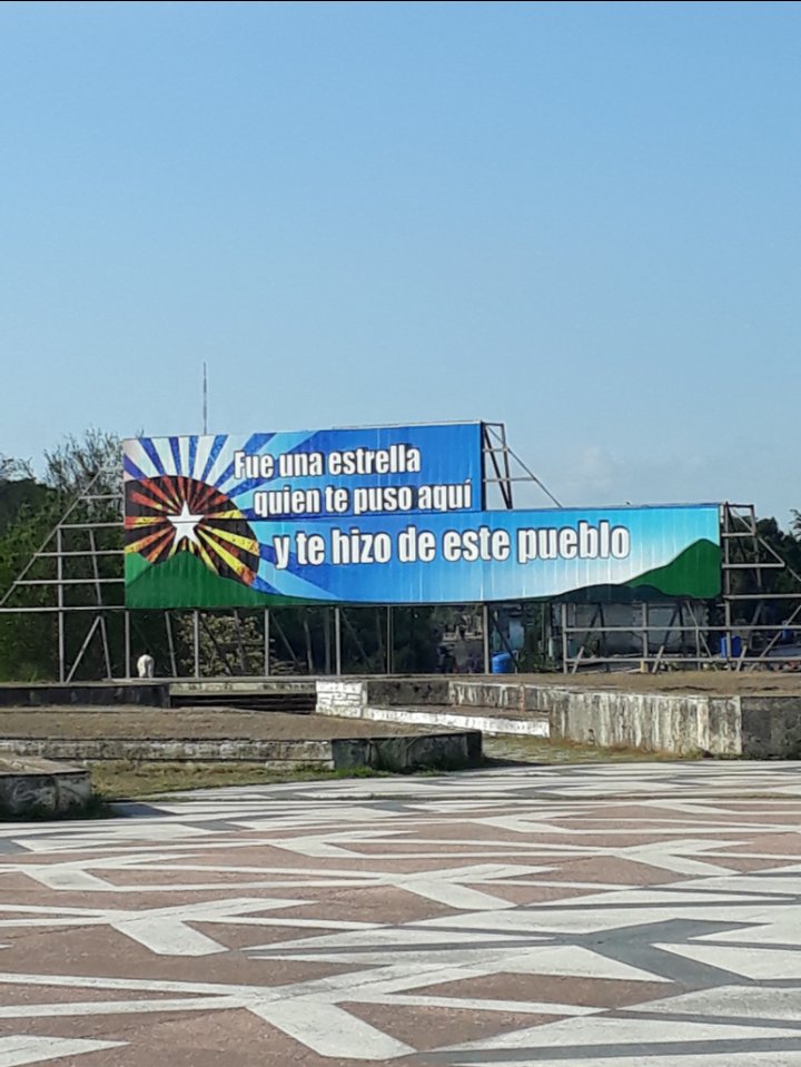 FerminIraola's tweet photo. El Che,  defensor de causas justas y un luchador por la libertad de #Cuba y #America y en Santa Clara, sus restos al frente del destacamento de refuerzo
#CubaPorLaPaz 
#FuerzaCuba 
@UlisesGuilarte 
@ElizabetBernal6 
@CubaCentral https://t.co/ZtIaI2YI89