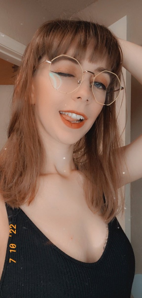glowing_4you's tweet photo. Friday is for the freaks 😜 https://t.co/hIR0KEQv0m