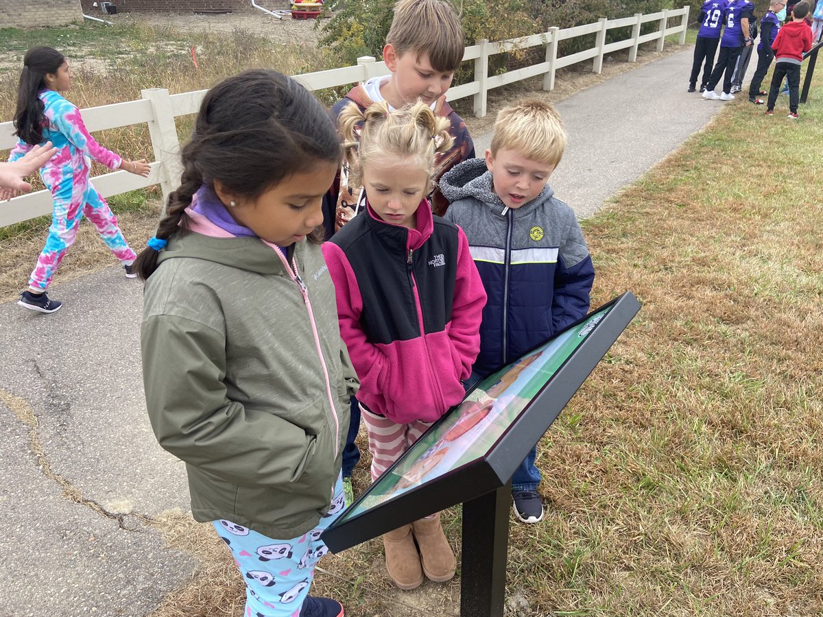 barton2ndgrade's tweet photo. We love our new literacy walking path. We can’t wait to read a new story each month. #wegienkawildcat https://t.co/1qoW7niVZ0