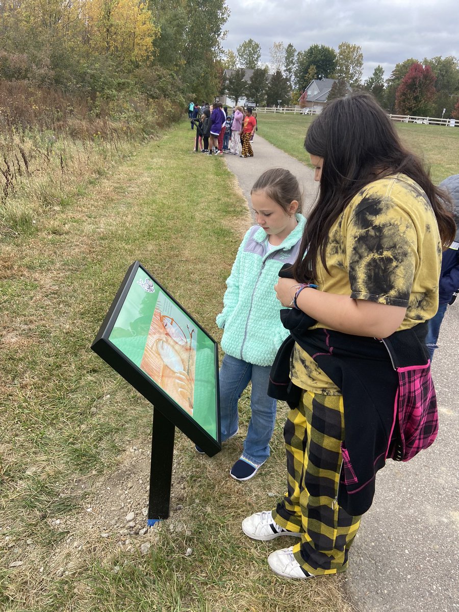 barton2ndgrade's tweet photo. We love our new literacy walking path. We can’t wait to read a new story each month. #wegienkawildcat https://t.co/1qoW7niVZ0