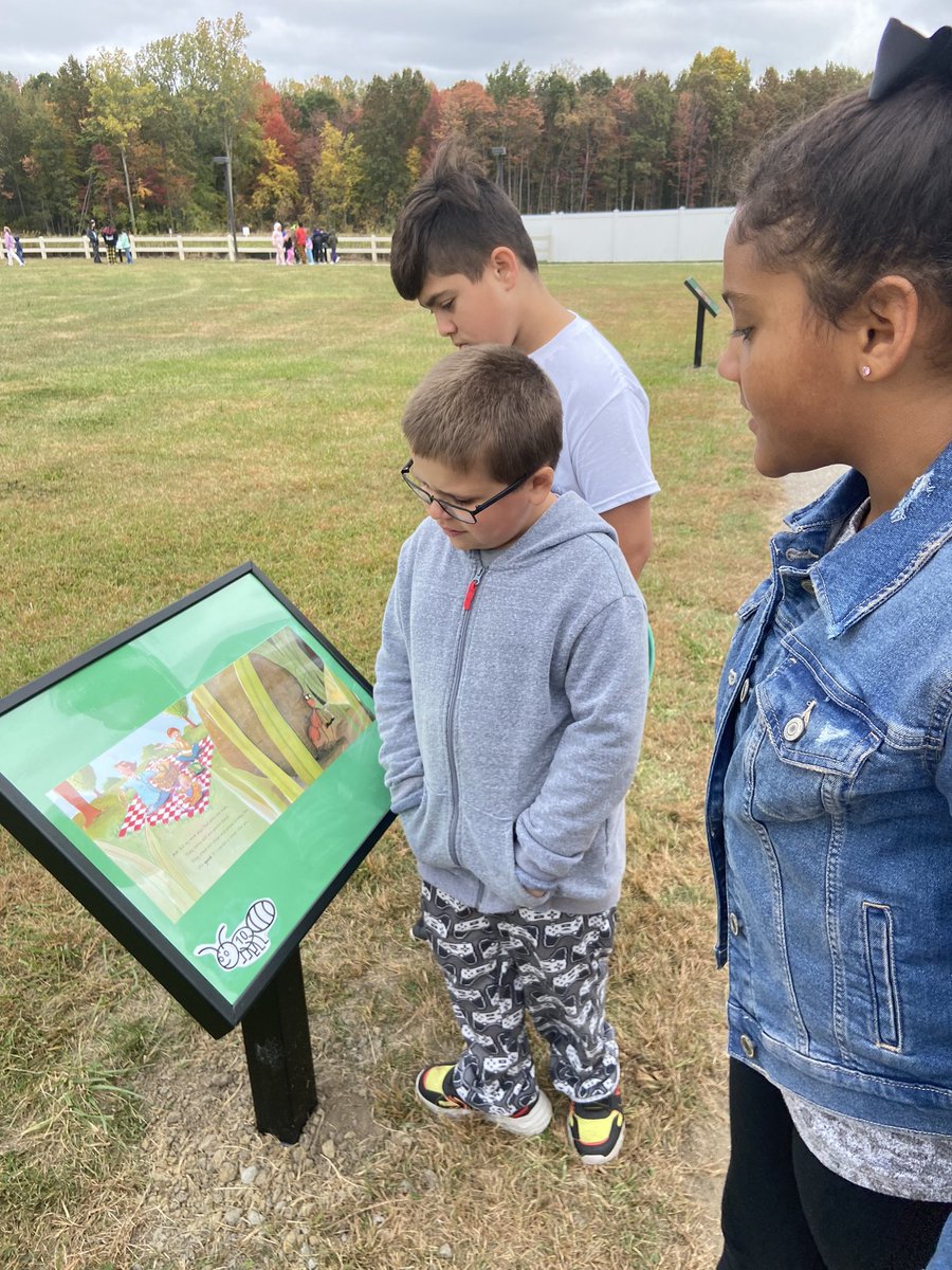 barton2ndgrade's tweet photo. We love our new literacy walking path. We can’t wait to read a new story each month. #wegienkawildcat https://t.co/1qoW7niVZ0