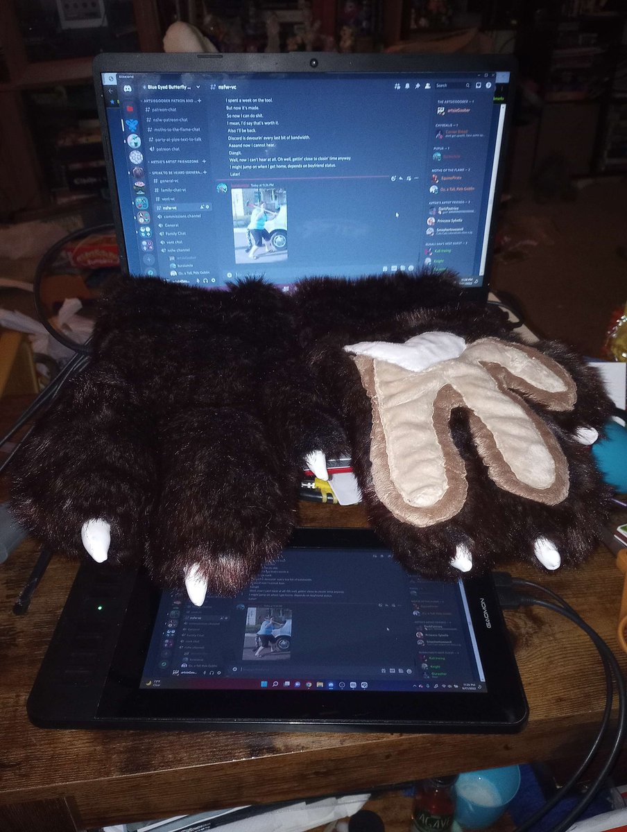 Bunali_Sau's tweet photo. Another update for Bunali 2.0, paws and tail. Happy #FursuitFriday Everyone.
#BunaliSau #bunibird #avianfur #birdfur #bunnyfur #BlueEyedButterflyWorks #BEBW #avian #furryfandom2022 https://t.co/Wr4sSWnm2p