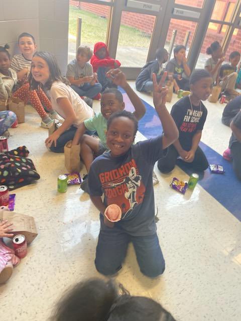 We had a great day rewarding our students who showed GRIT on their 9 weeks test with popcorn! 🍿 🎉🍿🎉 #coreessentials #sisisallin <a href="/TweetDCS_SIS/">SIS</a>