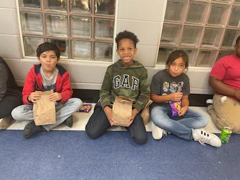 SMS_CounselorP's tweet photo. We had a great day rewarding our students who showed GRIT on their 9 weeks test with popcorn! 🍿 🎉🍿🎉 #coreessentials #sisisallin @TweetDCS_SIS https://t.co/UBlLITdjwX