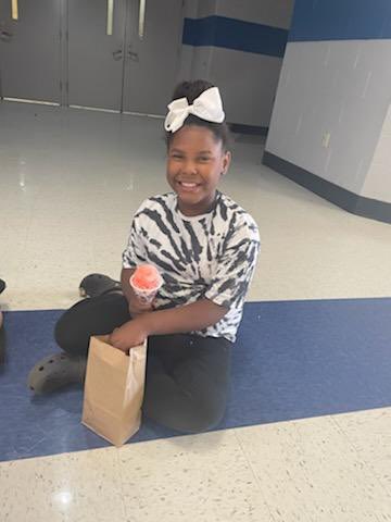 SMS_CounselorP's tweet photo. We had a great day rewarding our students who showed GRIT on their 9 weeks test with popcorn! 🍿 🎉🍿🎉 #coreessentials #sisisallin @TweetDCS_SIS https://t.co/UBlLITdjwX