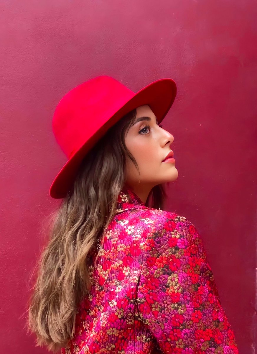 kitap karakteri gibi değil mi ya,bambaşka bi güzellik bu