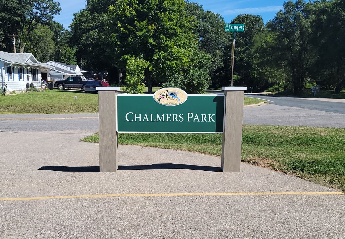 ValleyCitySign's tweet image. Parks are great places to enjoy the beauty of fall in Michigan!
We recently installed multiple park signs for Algoma Township. Head out to one of the parks this weekend to check out the signs and enjoy the crisp fall air!
#parksigns #fall #monumentsigns