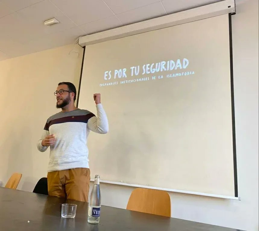 MohamedSaidBad2's tweet photo. Acte organitzat avui per @ger_entitat i @ucfrgarraf entre altres entitats, per denunciar la islamofòbia institucional.

 #justíciaparabadaoui #justícia #islamofòbia #racismeinstitucional #racisme #falsesacusacions https://t.co/9RQIUMboAN